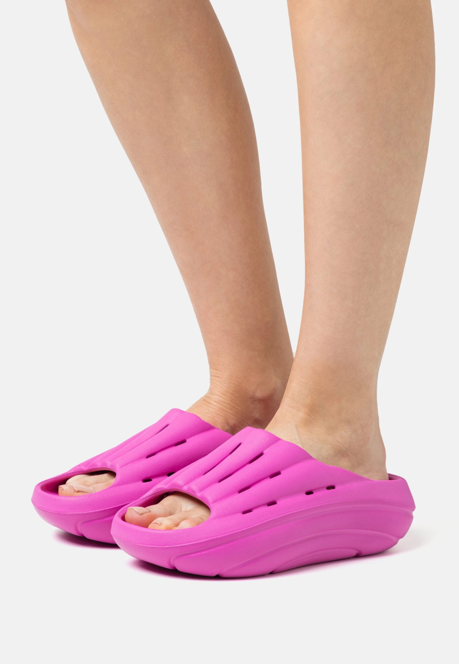 Ugg Foamo Slide - Mules - Dragon Fruit