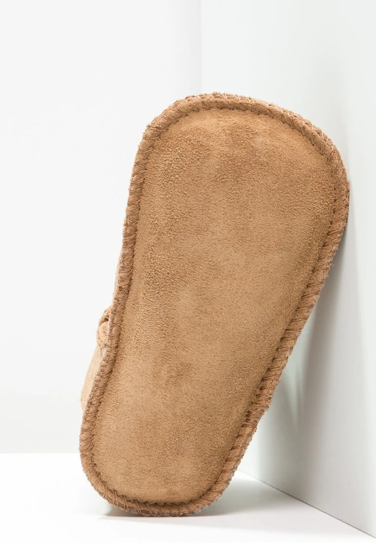 Ugg Erin - First Shoes - Chestnut - Image 5