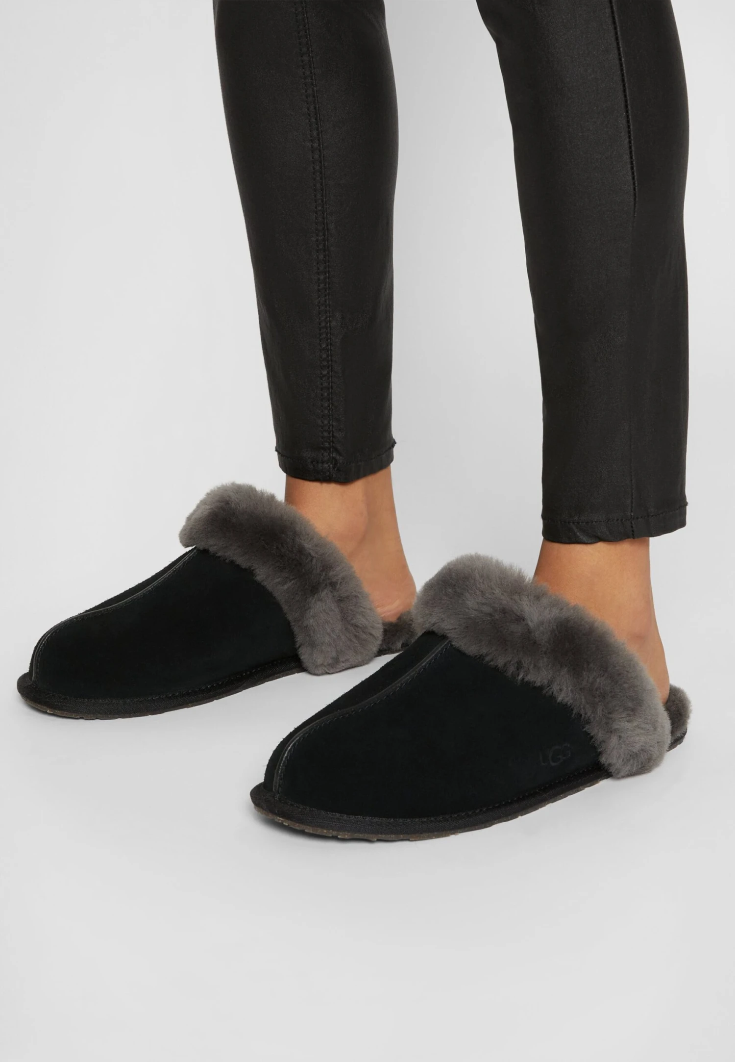 Ugg Scuffette - Slippers - Black/Grey - Image 4