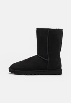 Ugg Classic Short - Winter Boots - Black