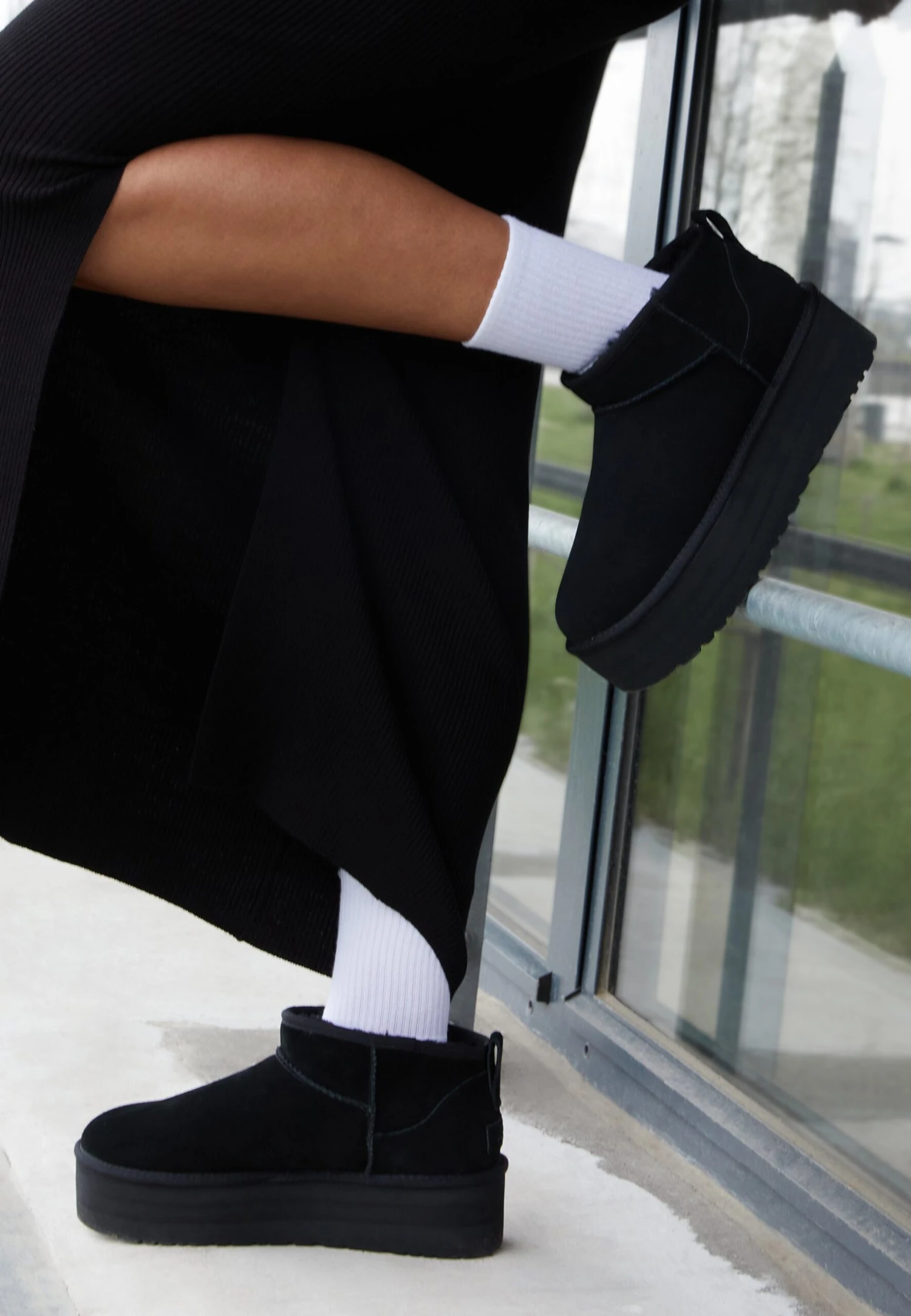 Ugg Classic Ultra Mini Platform - Platform Ankle Boots - Black - Image 2